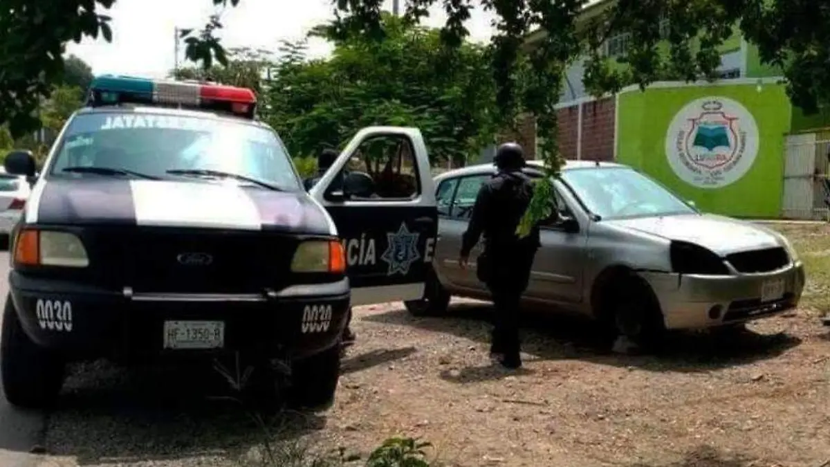 Vehículo asegurado zihuatanejo